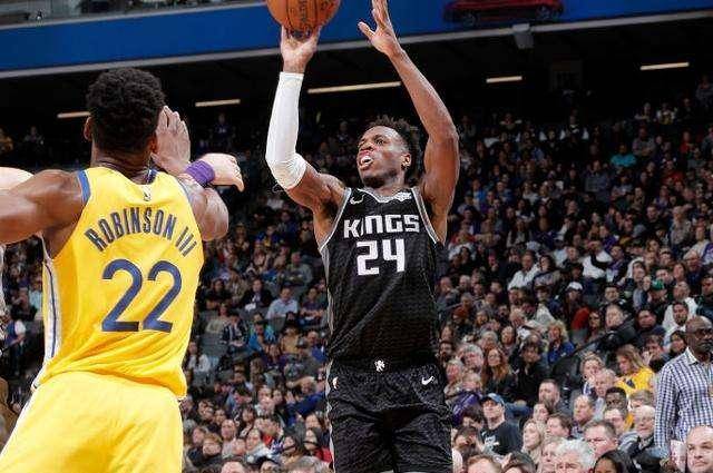  福克斯三双国王轻取雷霆  