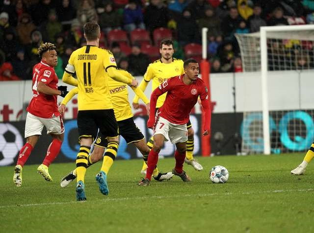  美因茨进攻端多点开花，流畅配合打穿对手密集防线