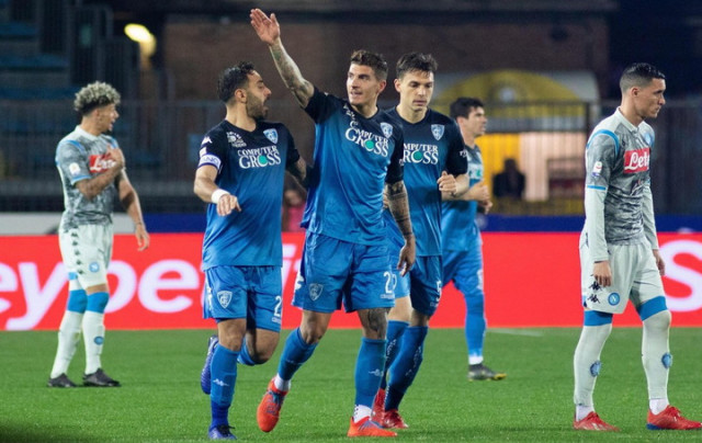 那不勒斯控球压制对手,泽林斯基远射世界波锁定胜局